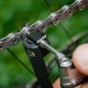 Zestaw narzędzi OneUp EDC V2 z elementem do mocowania w rurze sterowej amortyzatora na gwint | kolor oil slick